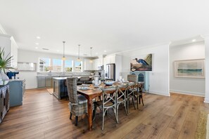Dining - Welcome to Oyster Bay Escape! (St. George Island)