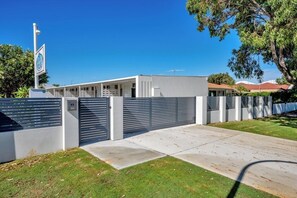 Exterior - Palm Beach Villas (Rockingham)