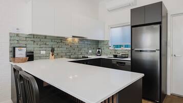 Peti sejuk/penyejuk beku saiz penuh, ketuhar gelombang mikro, ketuhar