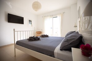 4 bedrooms, in-room safe, iron/ironing board, free WiFi - VILLA MARISA I (Alcúdia)