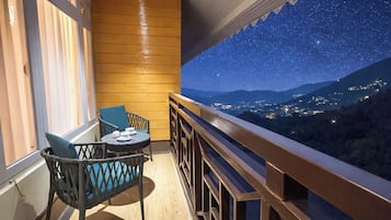 Stuga - balkong - utsikt mot dalen | Balkong