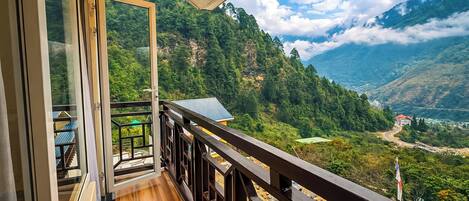 Luxury Room, Balcony, Mountain View | Balcony