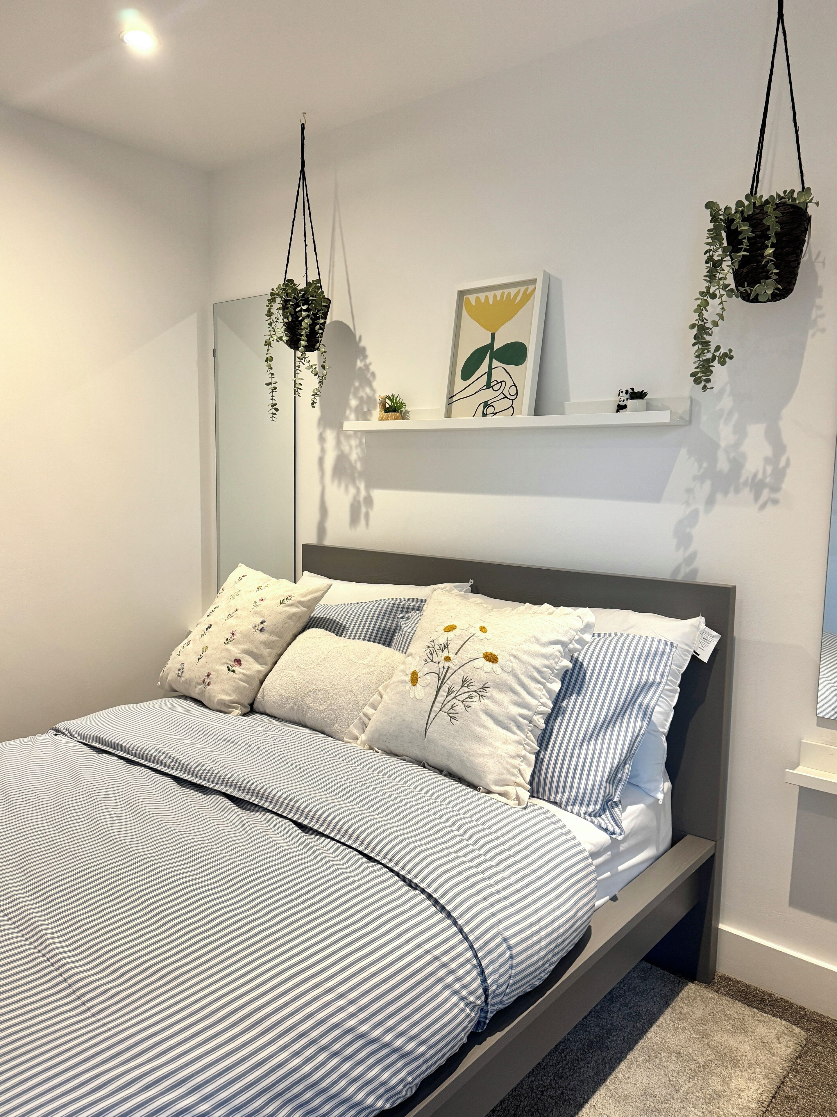 1 soverom, skrivebord, strykejern/-brett og wi-fi (inkludert)