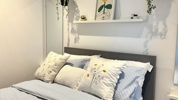 1 soverom, skrivebord, strykejern/-brett og wi-fi (inkludert)