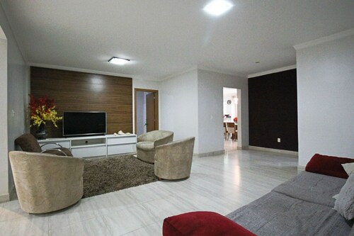 Casa com Piscina e Churrasqueira em Taguatinga