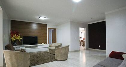Casa com Piscina e Churrasqueira em Taguatinga