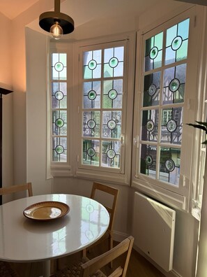 Unclassified image, 3 of 102, button