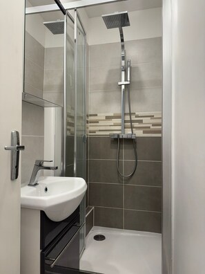 Hair dryer, towels, soap, toilet paper - Le Servane (Deauville)