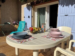 Outdoor dining - Close to nature activities! Ideal apartment for families. (Gap)