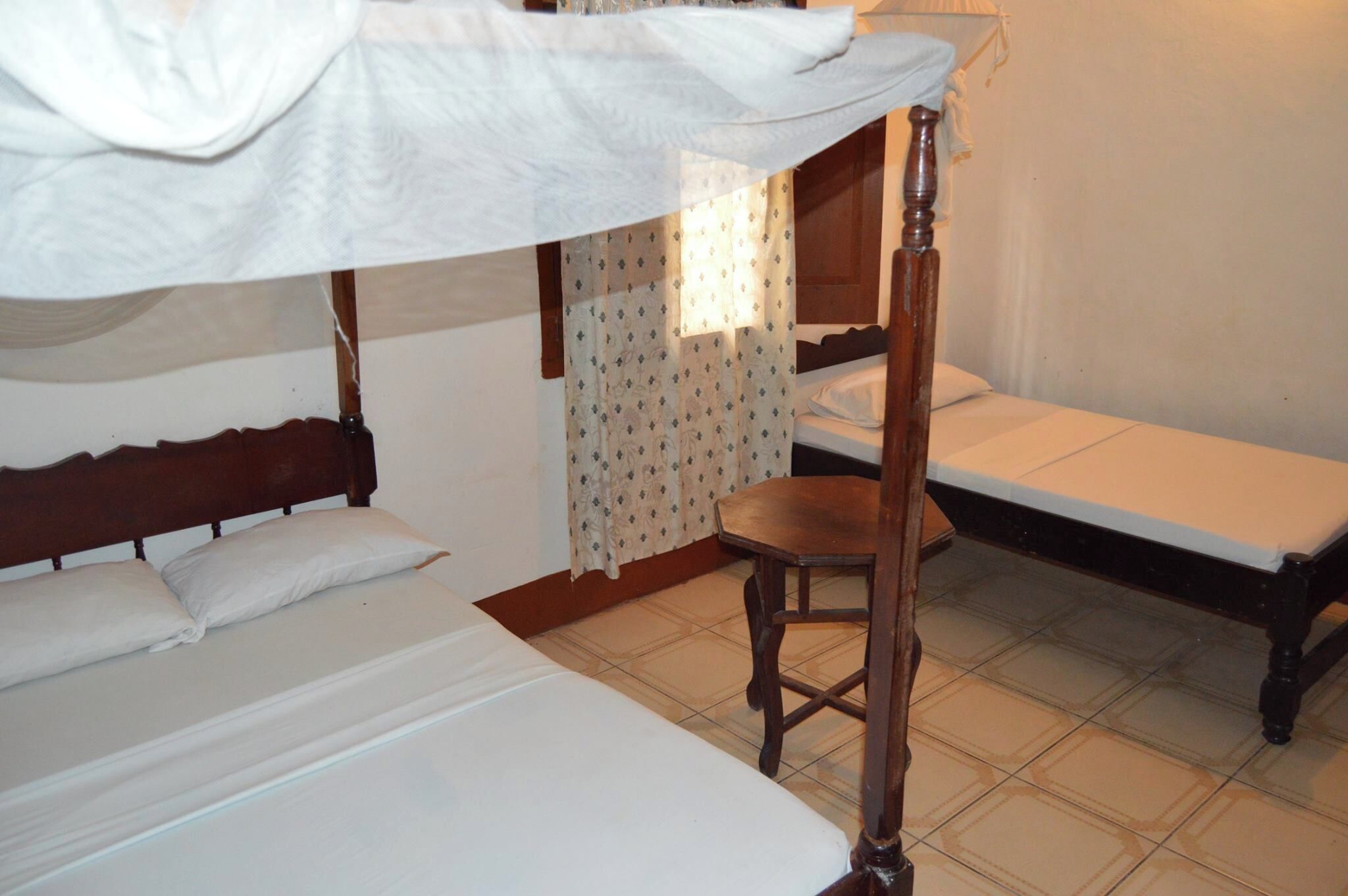 Habitación estándar con 2 camas individuales | Wifi gratis y ropa de cama