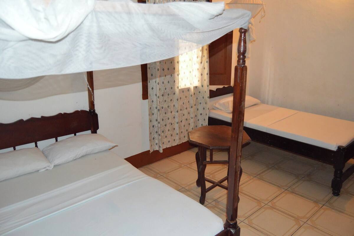 Habitación estándar con 2 camas individuales | Wifi gratis y ropa de cama