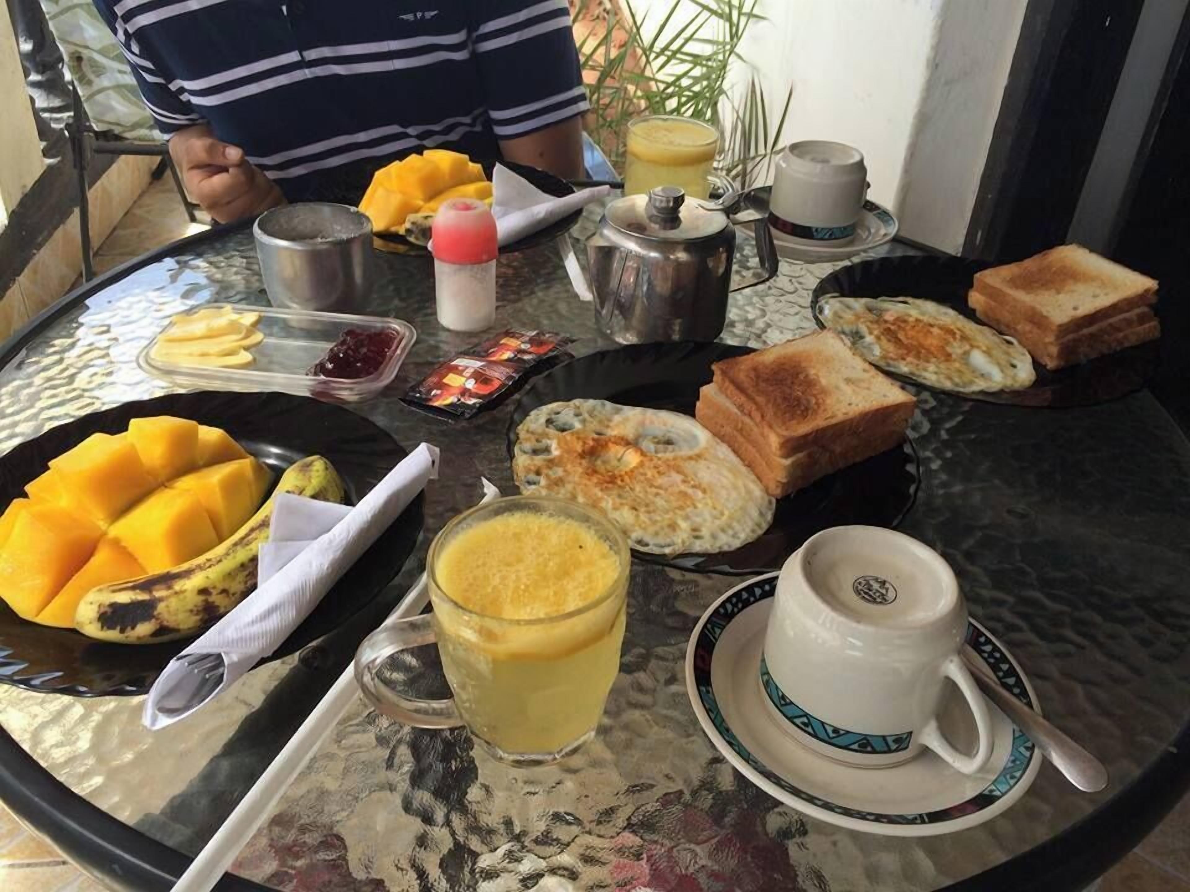 فطور أوروبي مجانًا يوميًا