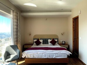 Habitación de lujo, 1 habitación, balcón, vistas a la colina | Ropa de cama de alta calidad, wifi gratis, ropa de cama