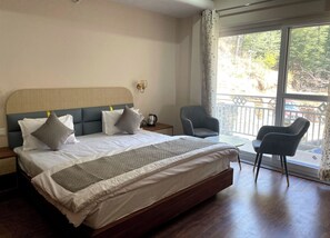 Premium bedding, free WiFi, bed sheets - Swastikam Homestay (Shimla)