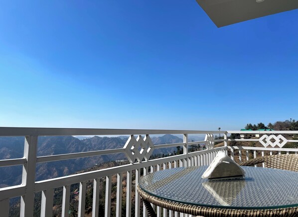 Outdoor dining - Swastikam Homestay  (Shimla)