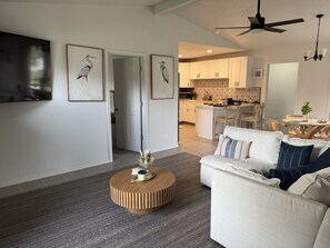 Unclassified image, 3 of 21, button - Home in Horseshoe Bay with lots of room to park (Horseshoe Bay)