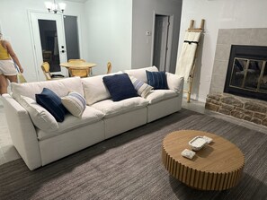 Unclassified image, 2 of 21, button - Home in Horseshoe Bay with lots of room to park (Horseshoe Bay)