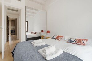 Iron/ironing board - GuestHost - Cozy 85m2 apartment, perfect for 4 people, located on the fourth floor of a building with lift (NOT suitable for disabled people - some steps to access).The property is located in the lively Solari district of Milan, a few steps from the M4 C (Milan)