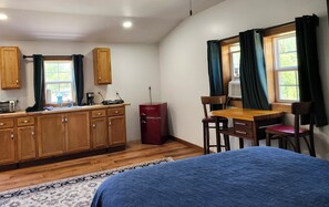 1 bedroom, WiFi, bed sheets - Lake Access Studio on Lake Heloise (Windham)