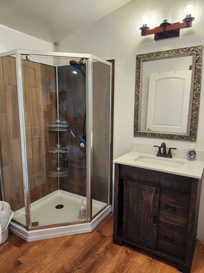 Shower, hair dryer, towels, soap - Lake Access Studio on Lake Heloise (Windham)