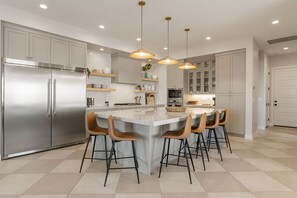 Fridge, microwave, oven, stovetop - Sunset Pearl at Desert Color: Near the Lagoon! (St. George)