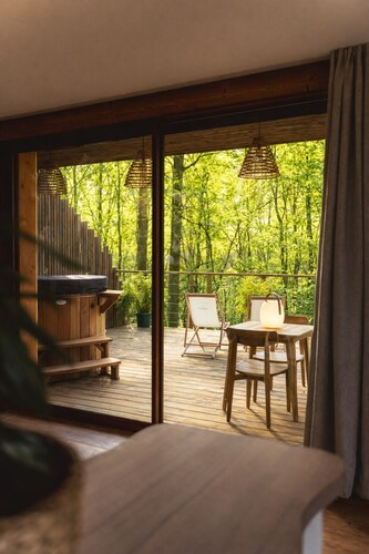 Lodge on stilts with private Nordic bath in Normandy