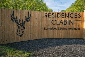 Unclassified image, 2 of 15, button