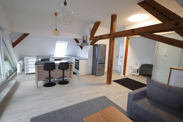 Unclassified image, 1 of 16, button