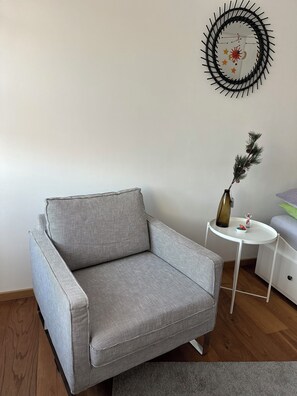 Luokittelematon kuva, 3 kautta 6, painike