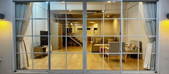 Family friendly with 3 bedroom  3 bathroom near MRT and free parking lot.