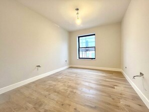 Luokittelematon kuva, 5 kautta 6, painike