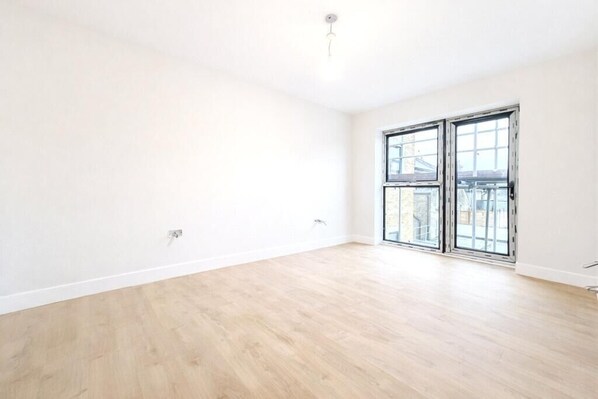 Unclassified image, 1 of 6, button