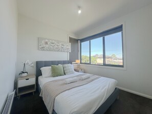 2 Schlafzimmer, Schreibtisch, Bügeleisen/Bügelbrett, kostenloses WLAN