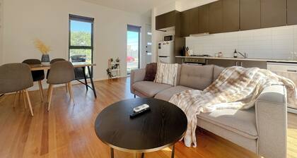 Two bedroom Glenroy Townhouse with Garage WIFI