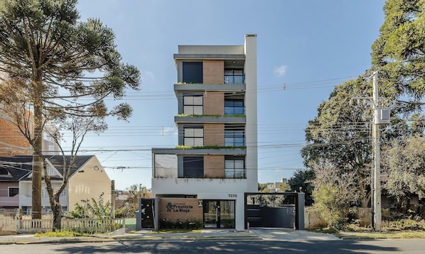 Exterior - Your Complete Stay in a Building w/ a gym and Garage in Curitiba - Plags (Curitiba)