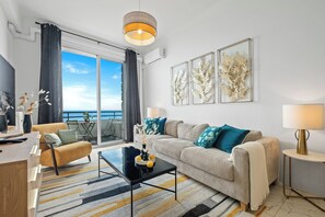 Living area - Baie des Anges (Nice)