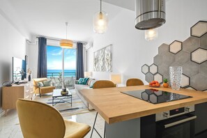 Interior - Baie des Anges (Nice)