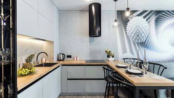 Classic Apartment, Balcony, Courtyard View | Private kitchen | Electric kettle