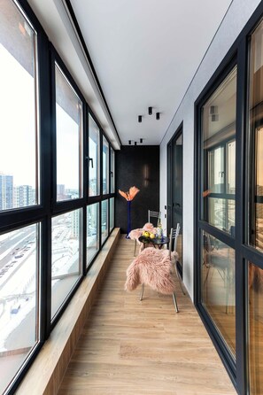 Classic Apartment, Balcony, Courtyard View | Pemandangan dari bilik