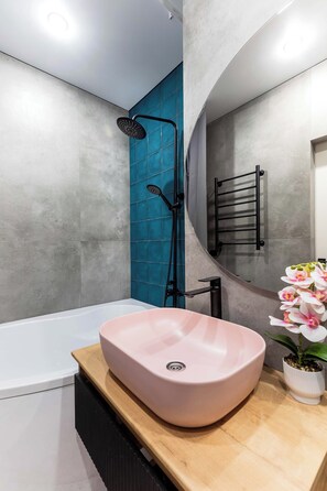 Classic Apartment, Balcony, Courtyard View | Bathroom - Apartments near Aerodromnaya metro st (Minsk)