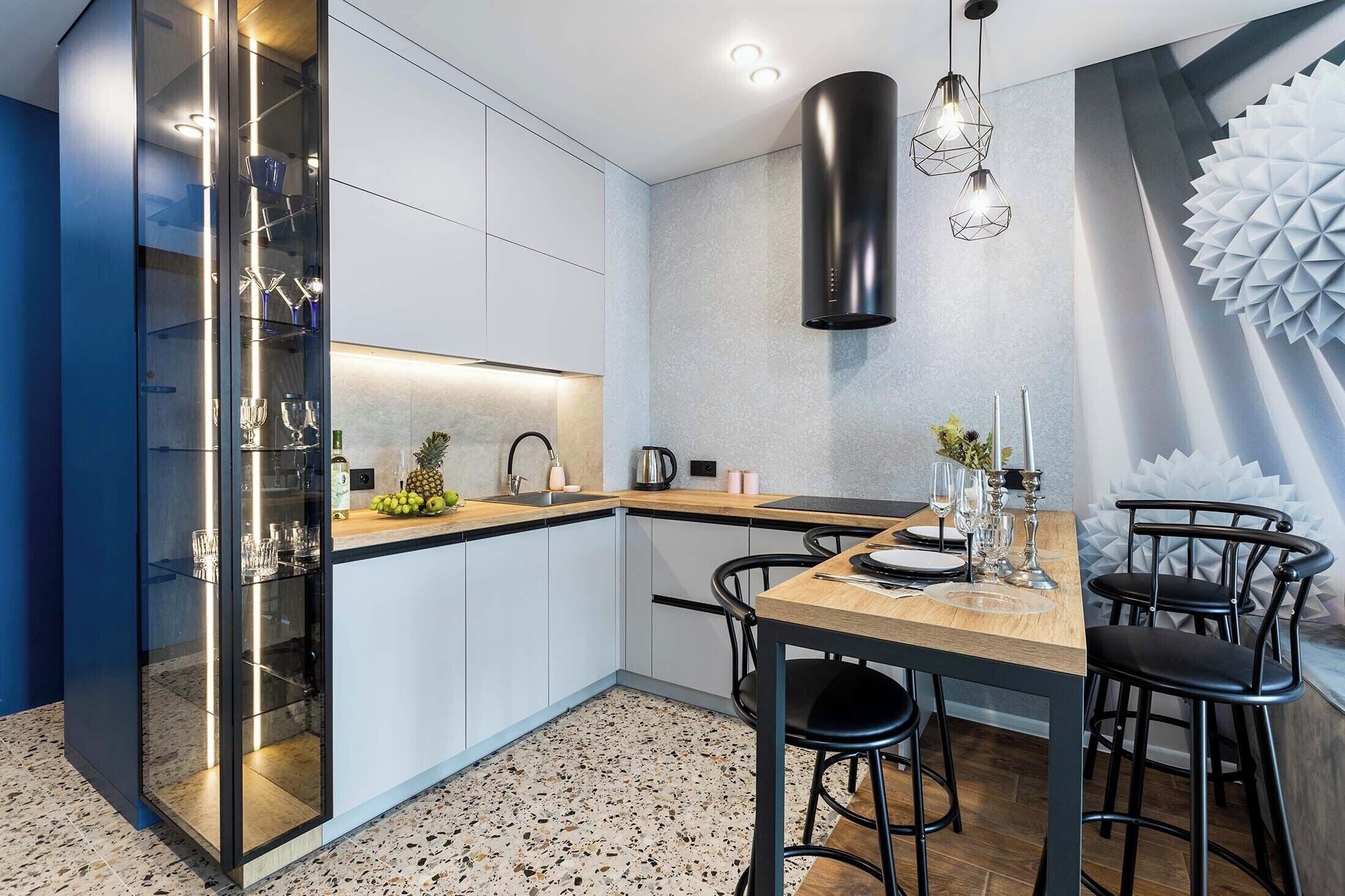 Classic Apartment, Balcony, Courtyard View | Private kitchen | Electric kettle