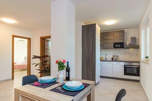Dining - Villa B 1 with pool and playground (Valbandon)