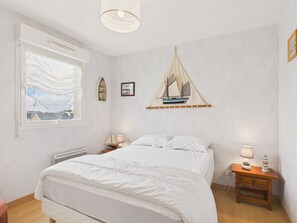 2 bedrooms, iron/ironing board - Apartment for 4 with balcony – City center (Sarzeau)