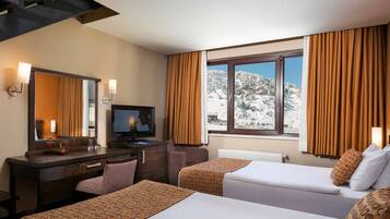 Vierpersoonskamer, uitzicht op bergen