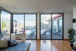 Interior - Oceanfront Villa with Private Pool - Breathtaking Sunsets in Madeira (Tabua)