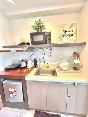 Private kitchen - D’King’s Place, a clean, well maintained affordable place for staycation (Cebu City)