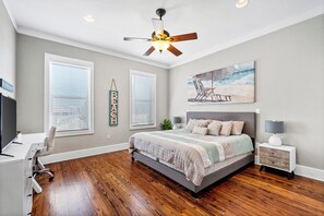 4 bedrooms, desk, iron/ironing board, travel cot - Family Friendly/Lagoon front w/Fishing Pier & Pool (Gulf Shores)