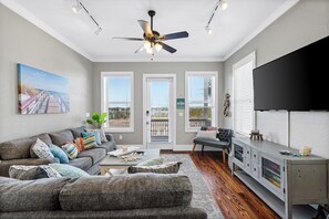 Smart TV, DVD player, books - Family Friendly/Lagoon front w/Fishing Pier & Pool (Gulf Shores)