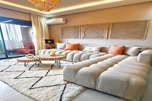 Living area - New central 1BR /Balcony /AC - Walk to Majorelle (Marrakech)