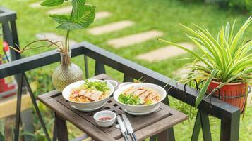 Bangalô, 2 quartos, para fumantes, piscina particular | Opções para refeição ao ar livre